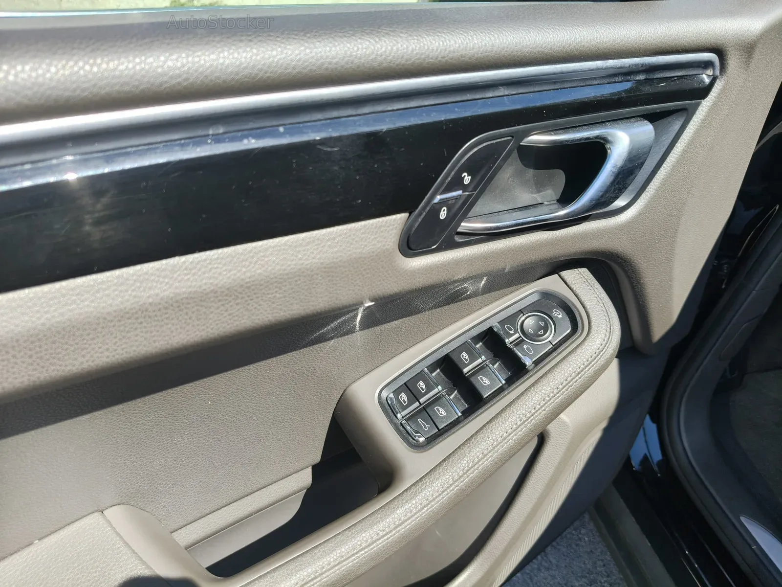 Porsche Macan S (2016) 10