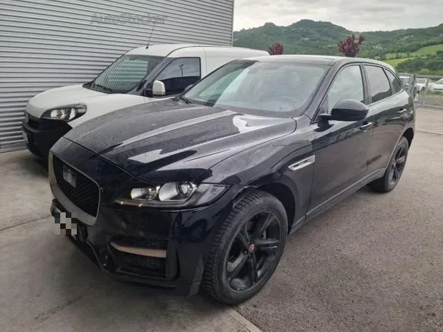 Jaguar F PACE (2016) 2