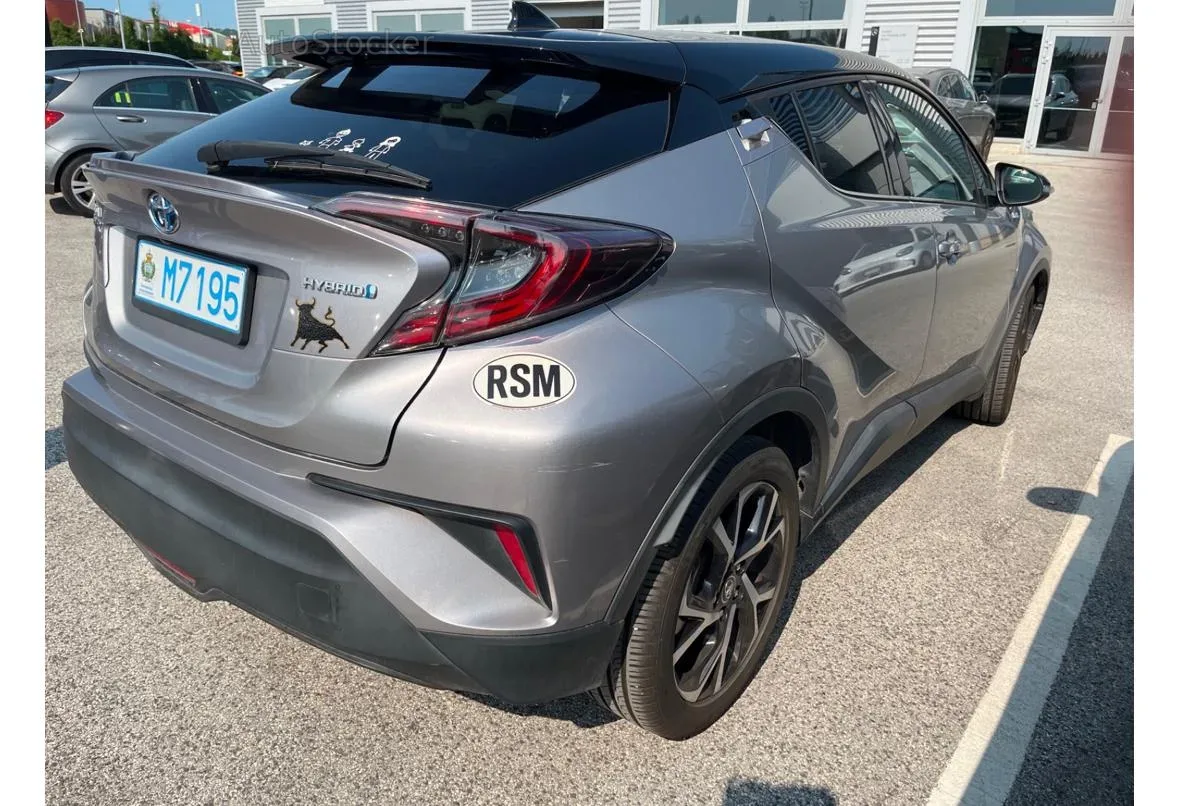 Toyota C-HR Hybrid (2017) 4