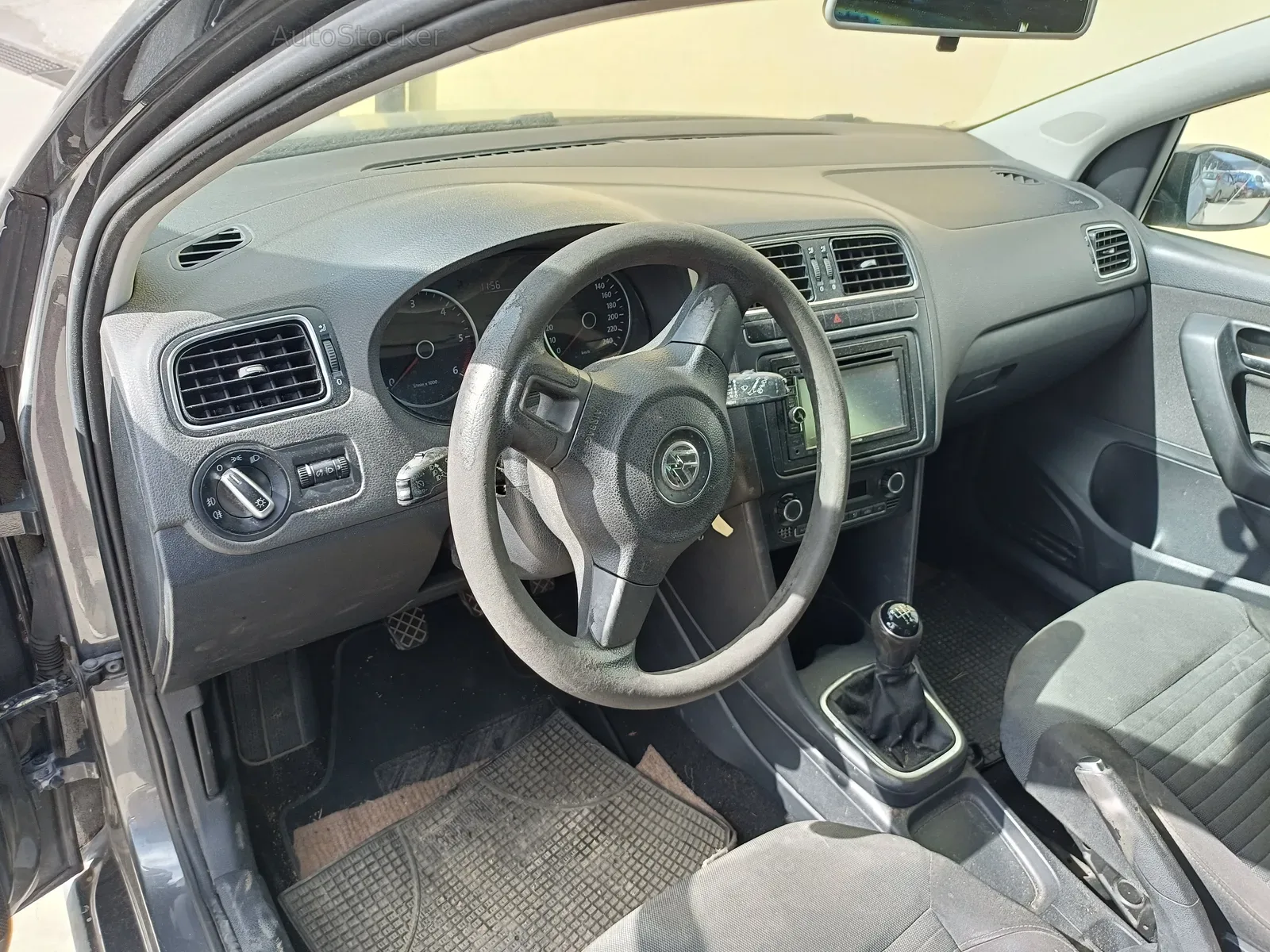 Volkswagen Polo (2013) 9