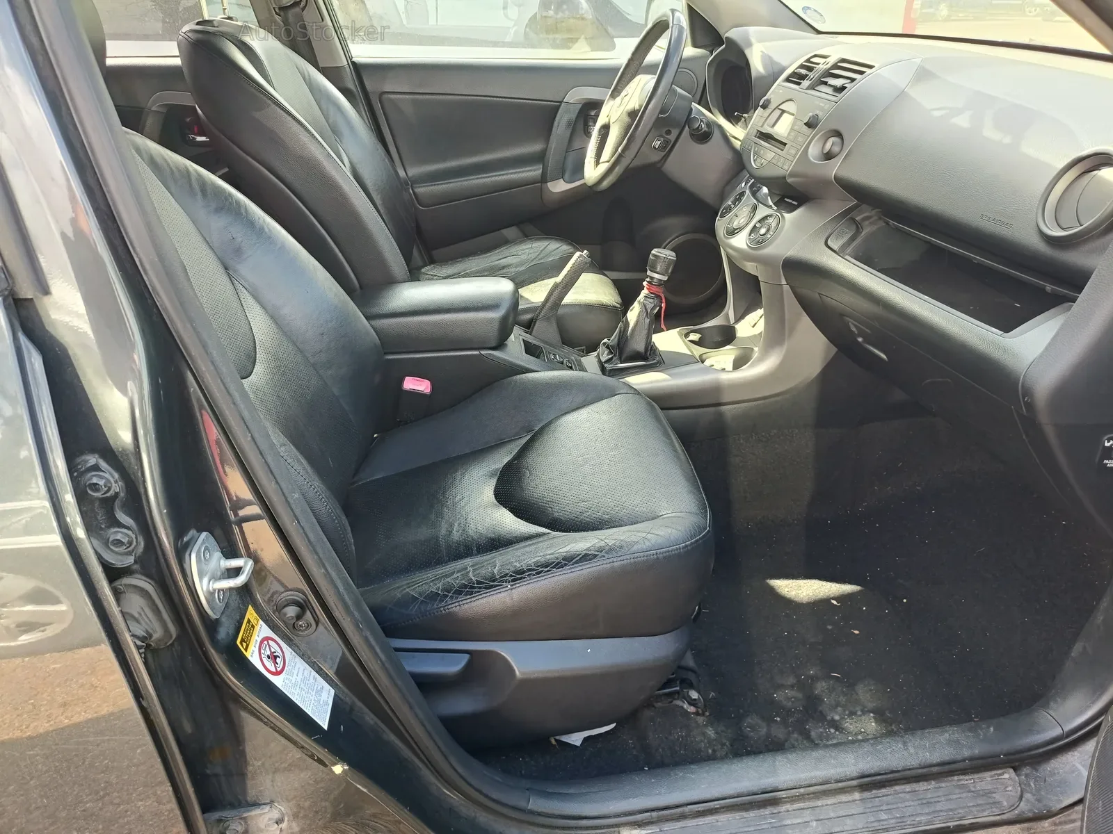 Toyota RAV4 (2007) 8