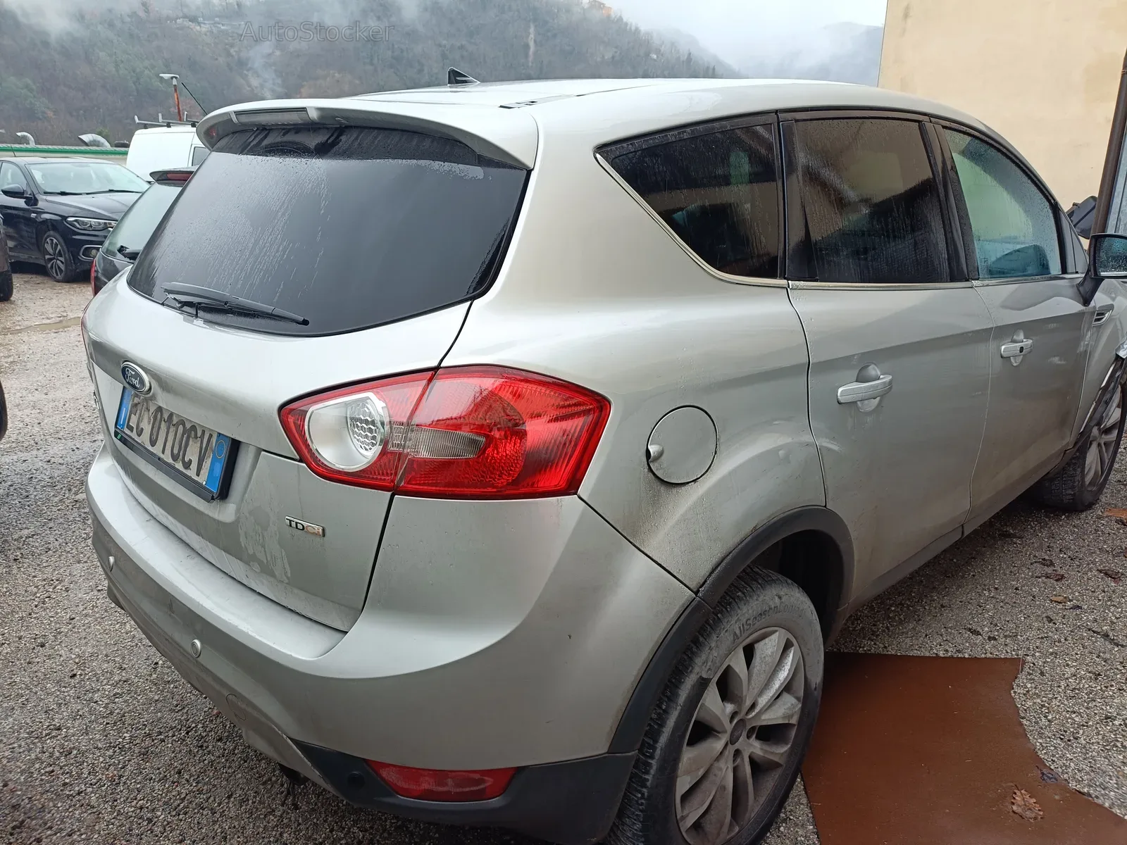 Ford Kuga (2010) 3