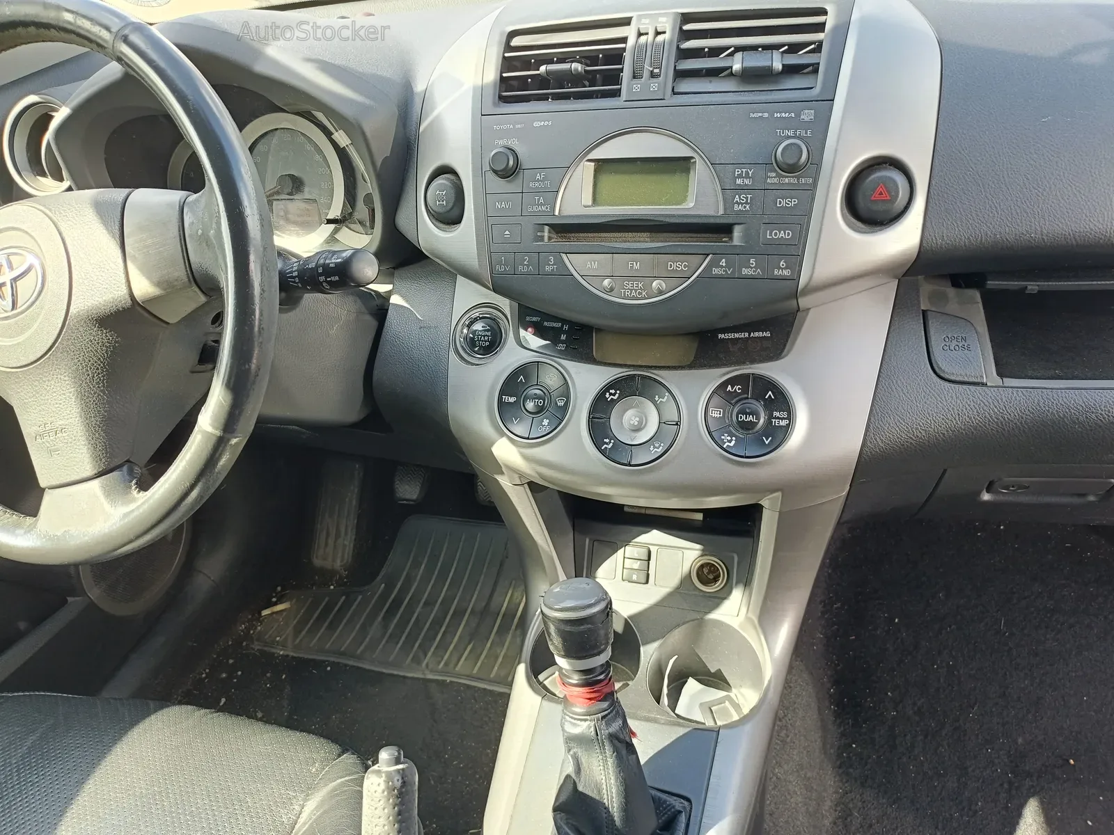 Toyota RAV4 (2007) 10