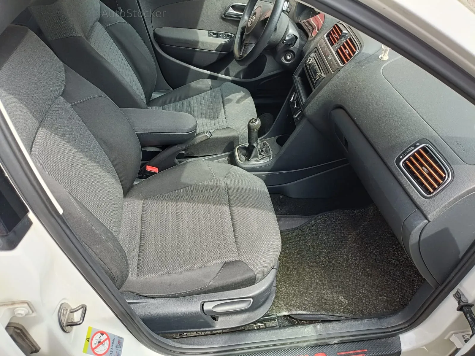 Volkswagen Polo 1.2 gpl (2011) 6
