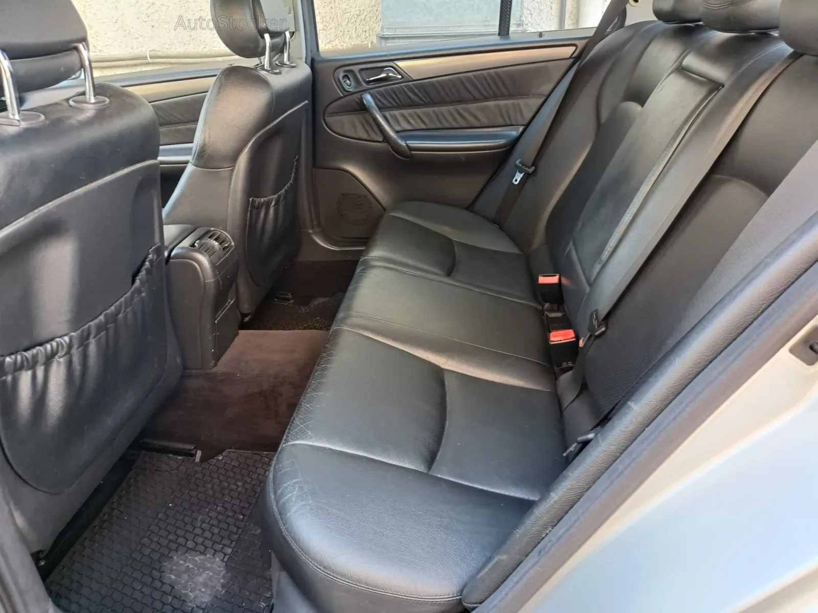 Mercedes-Benz C220 (2003) 12