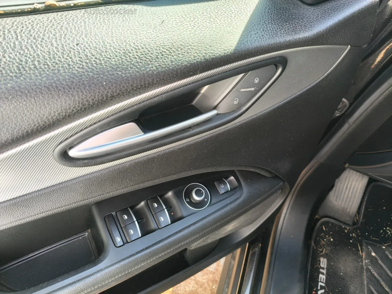 Alfa Romeo Stelvio (2018) 12