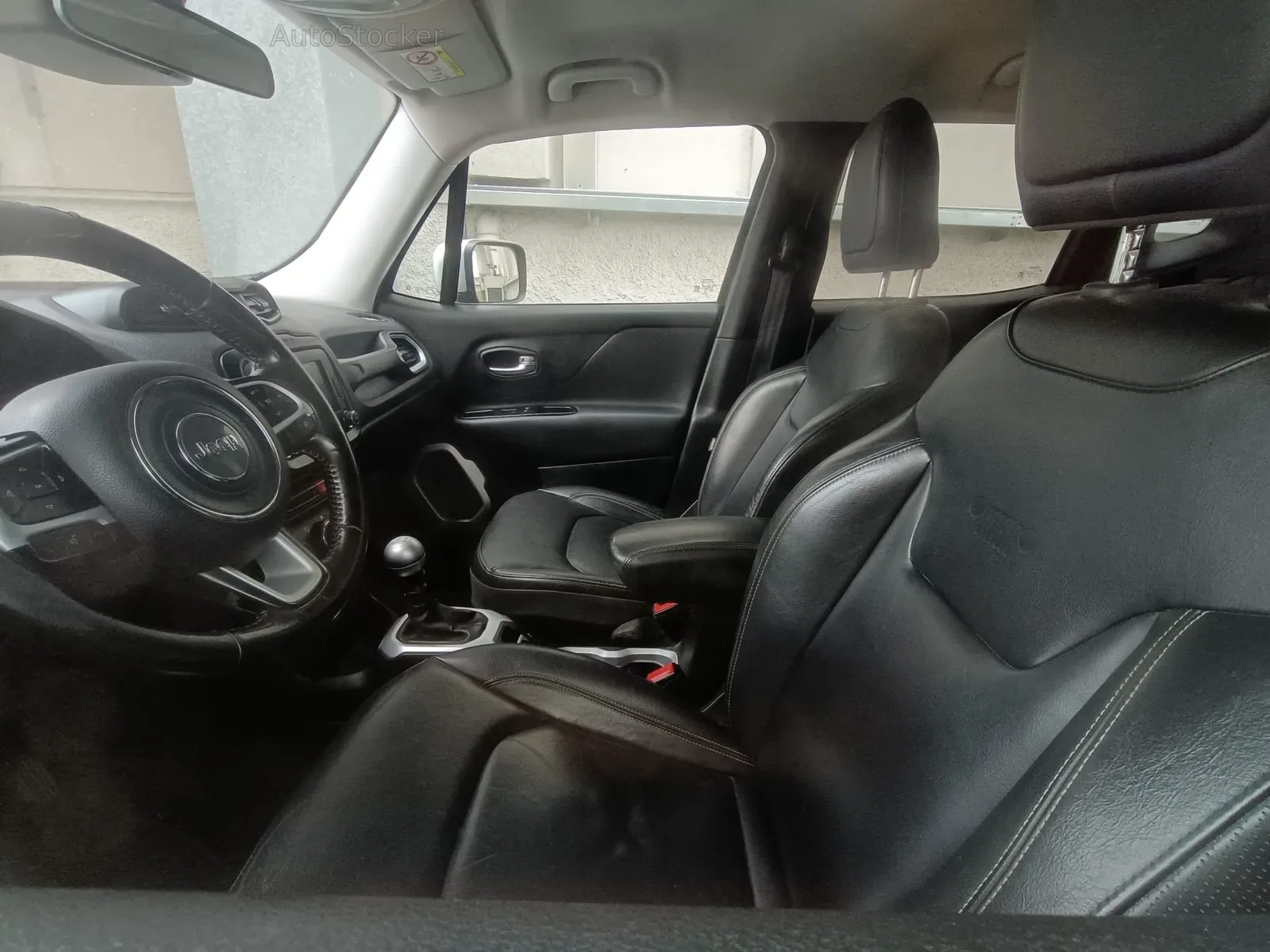 Jeep Renegade (2017) 9