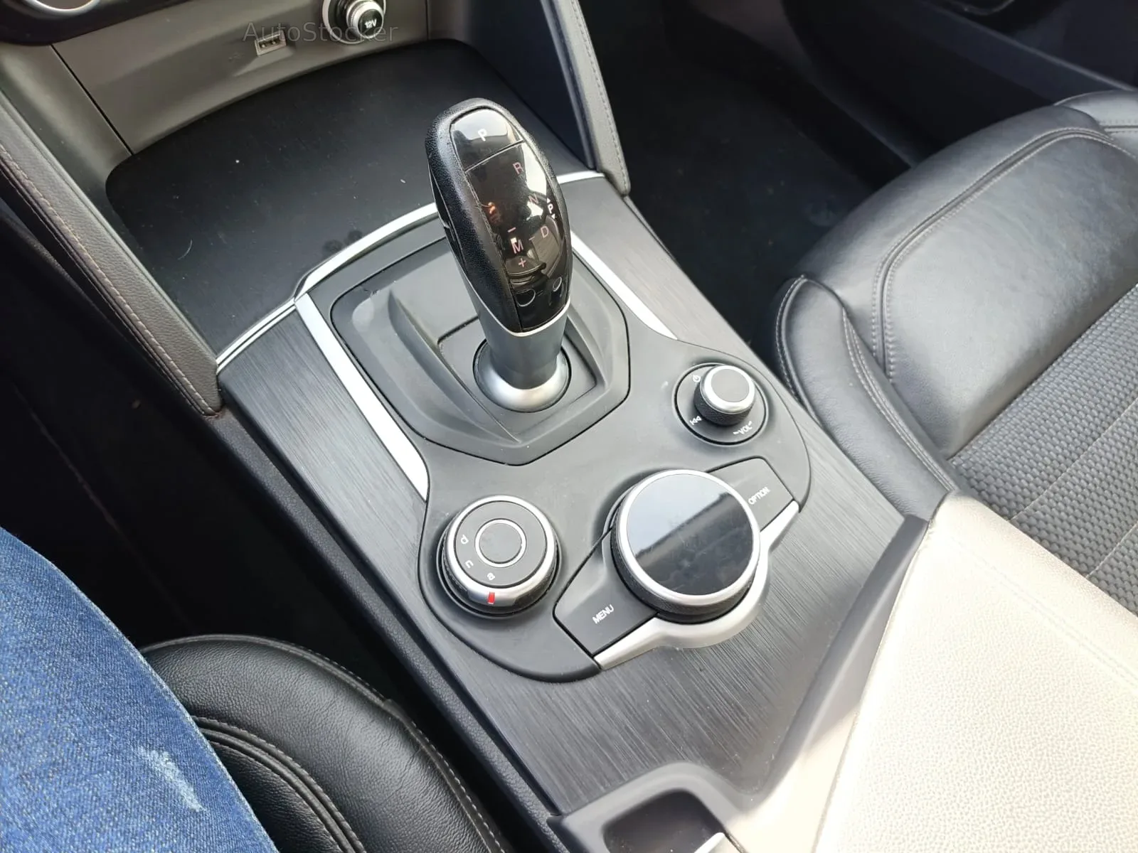 Alfa Romeo Stelvio Q4 automatica (2017) 16
