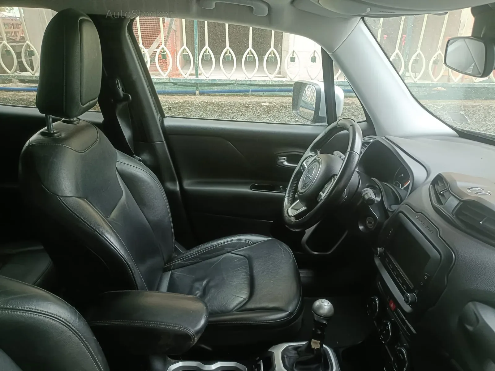 Jeep Renegade (2017) 5