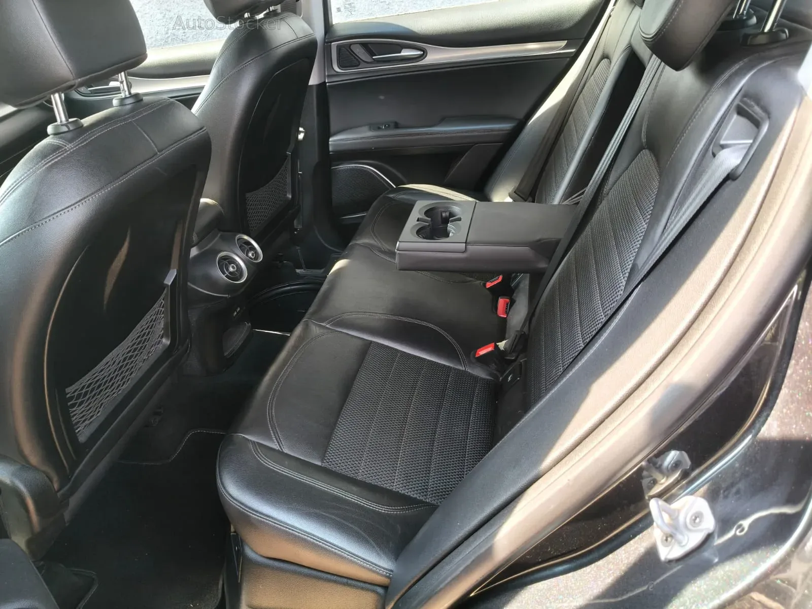 Alfa Romeo Stelvio (2018) 11