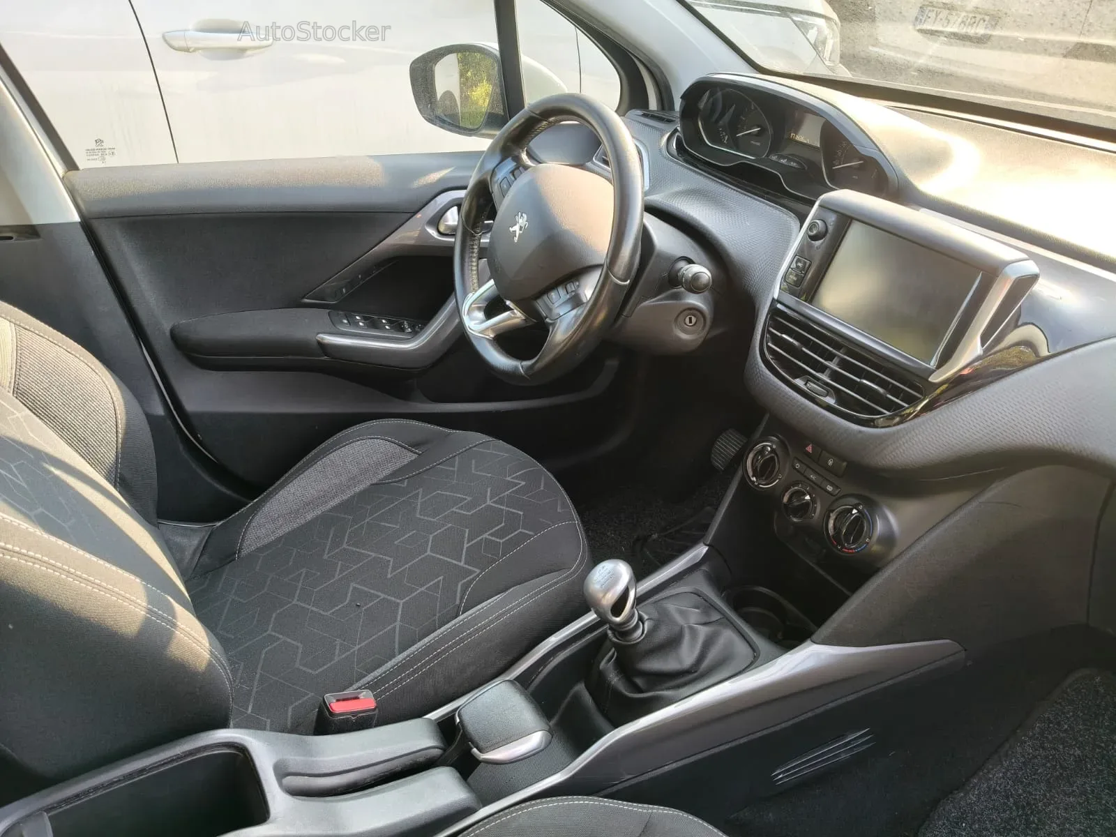 Peugeot 2008 (2019) 6