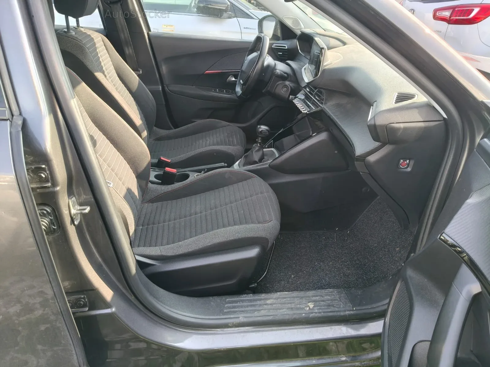 Peugeot 2008 (2022) 5