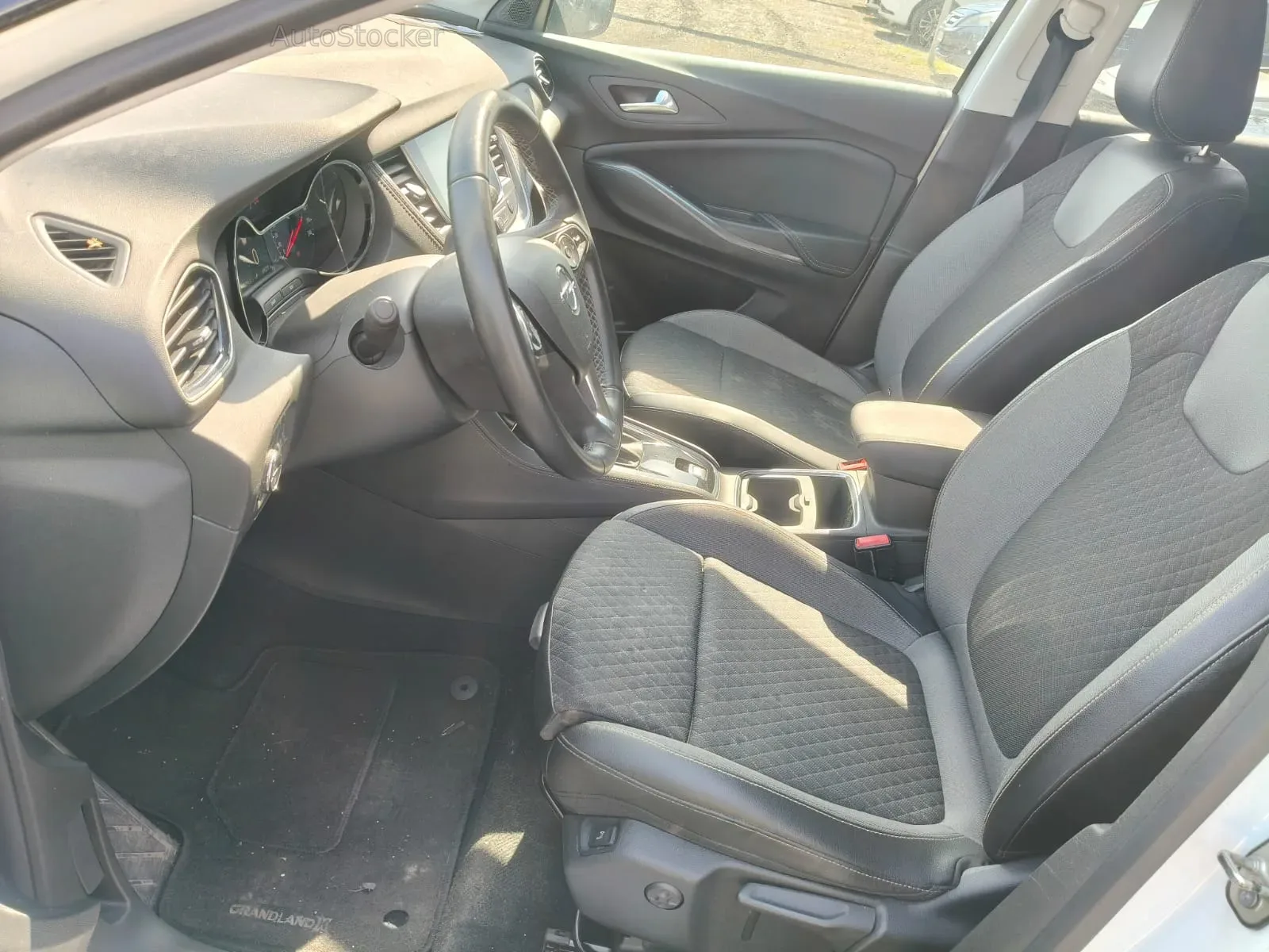 Opel Grandland (2020) 13