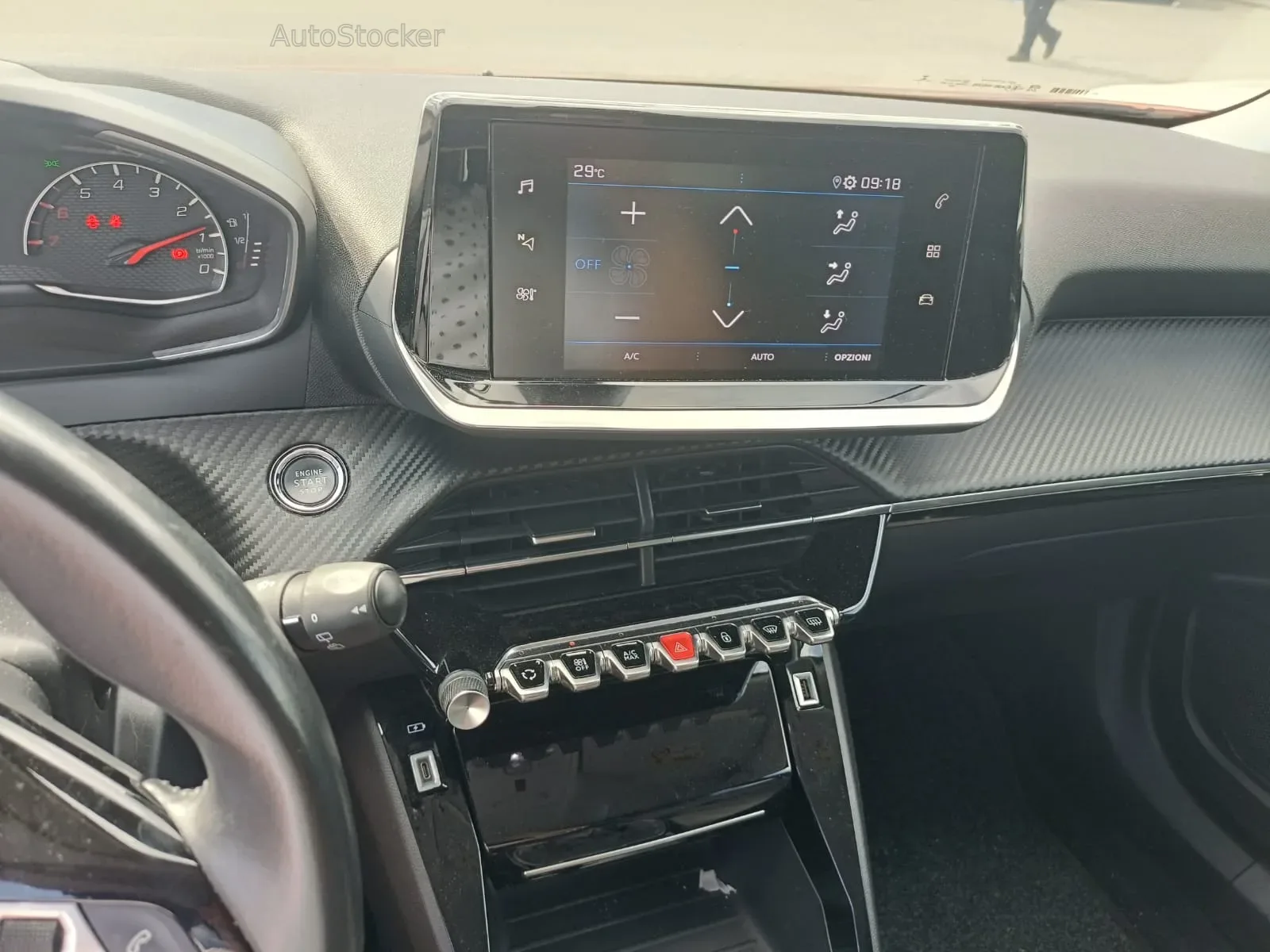 Peugeot 2008 (2021) 10