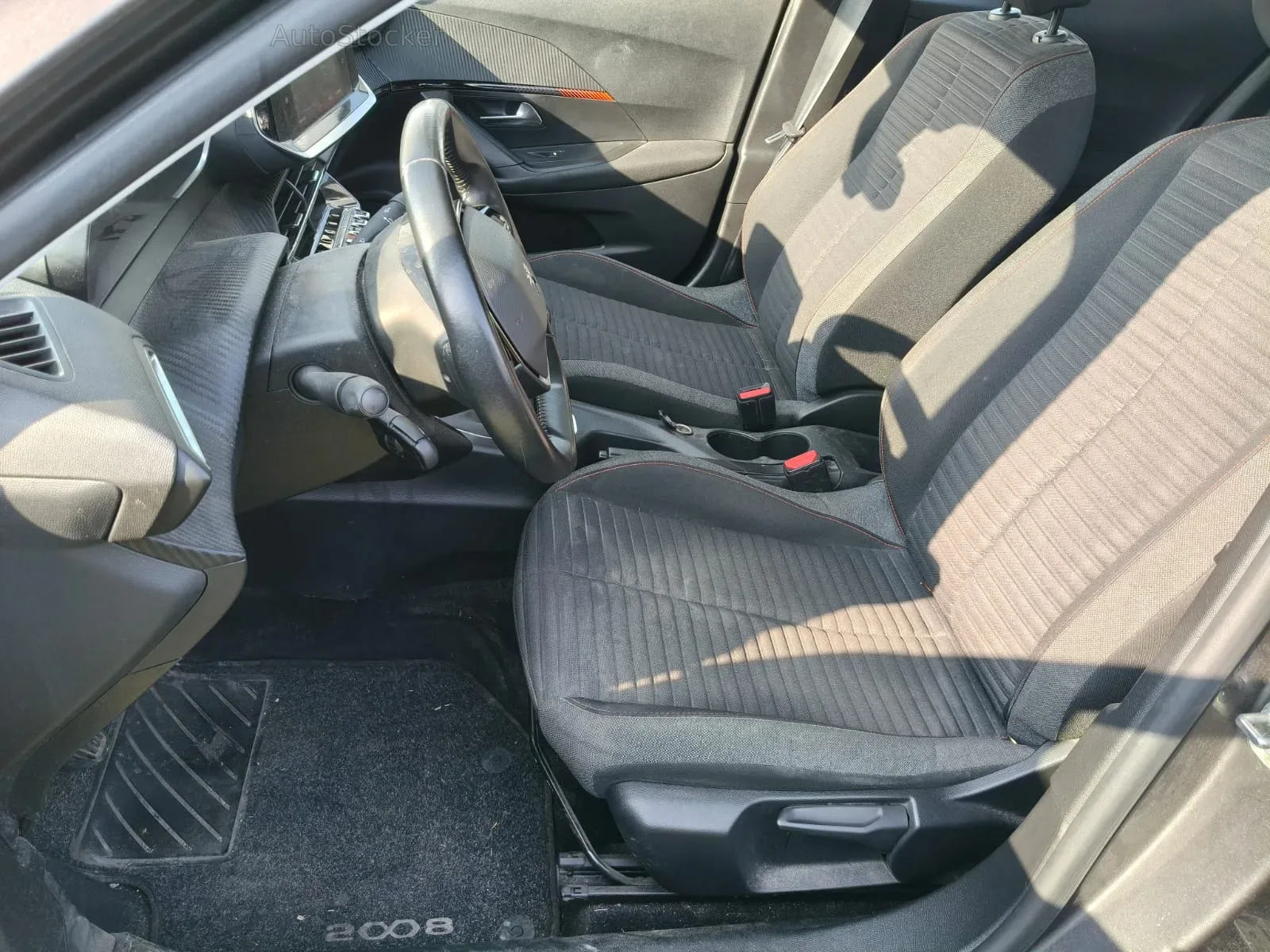 Peugeot 2008 (2022) 6