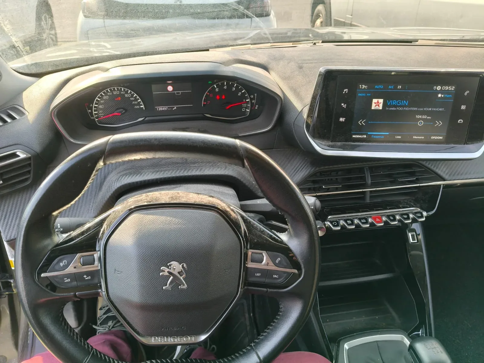 Peugeot 2008 (2022) 8