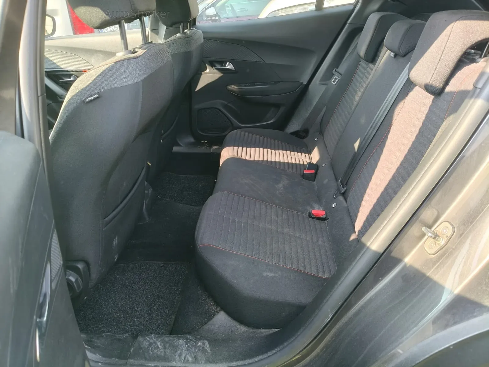 Peugeot 2008 (2022) 10