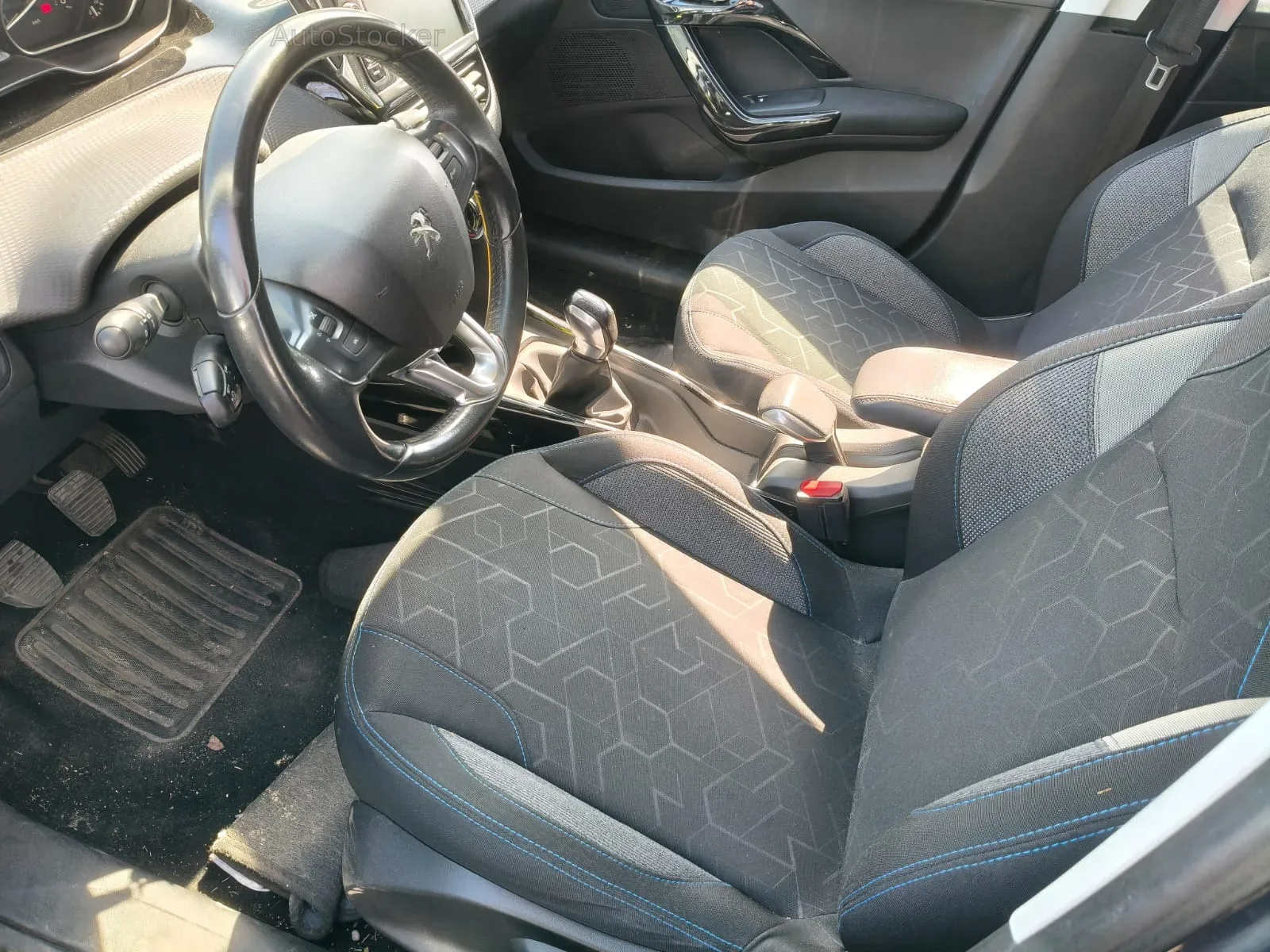 Peugeot 2008 (2019) 7