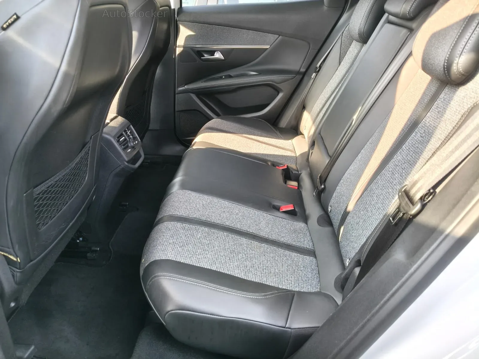 Peugeot 3008 (2020) 11