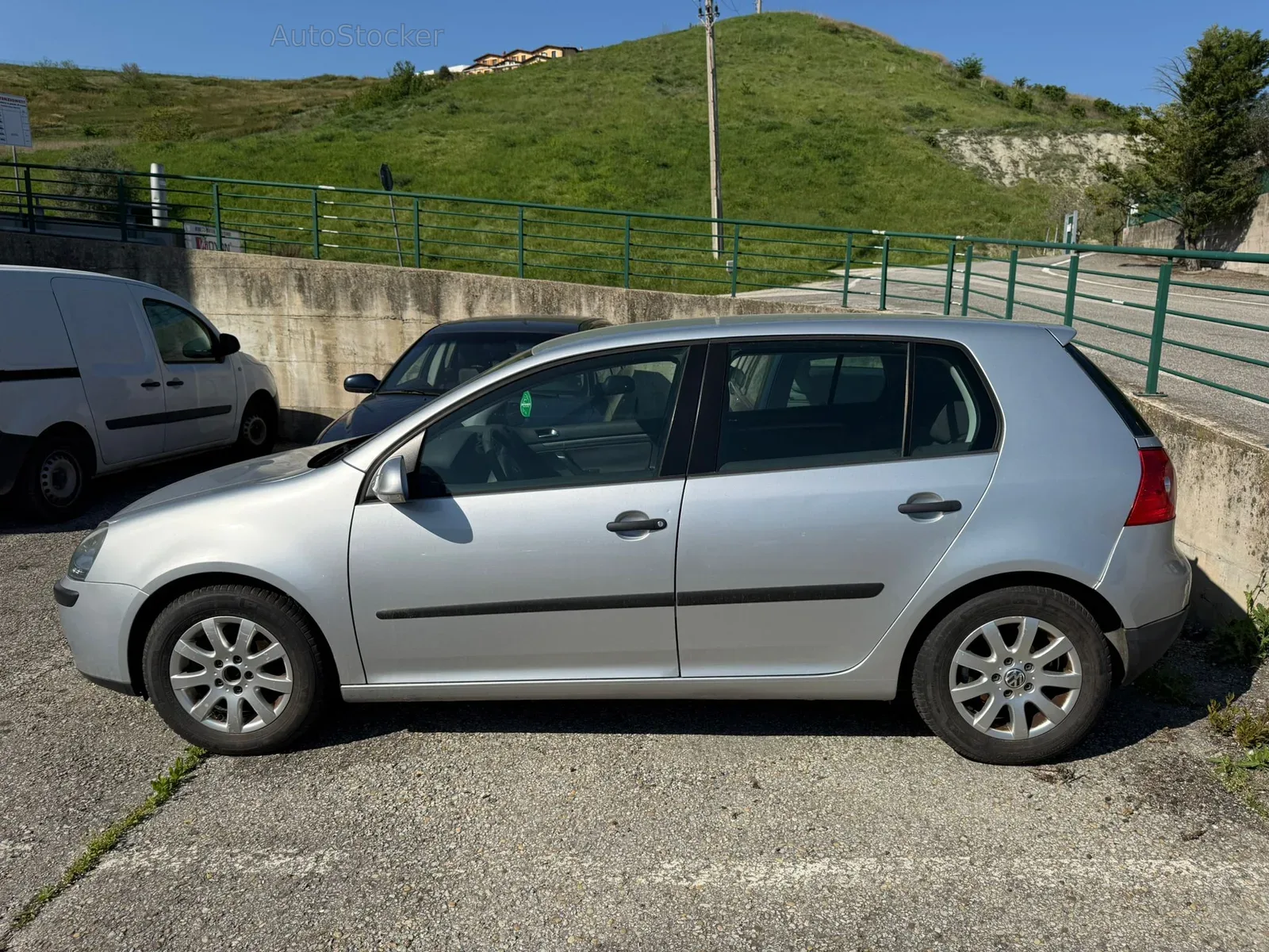 Volkswagen Golf 1.6 benzina 115cv (2004) 3