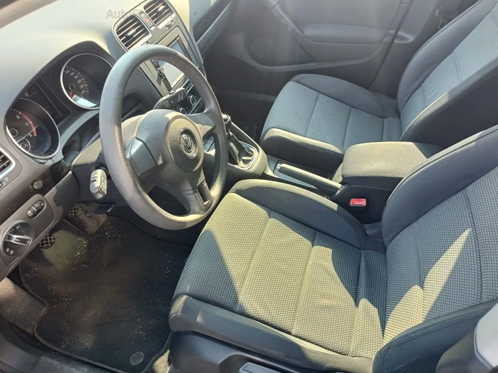 Volkswagen Golf (2011) 12