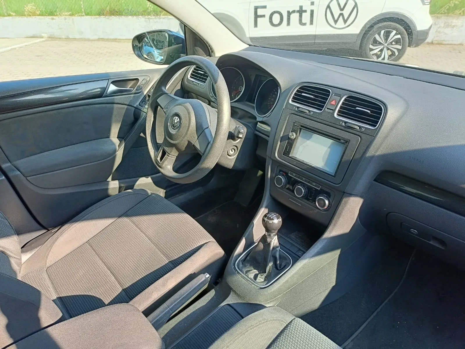 Volkswagen Golf (2011) 10
