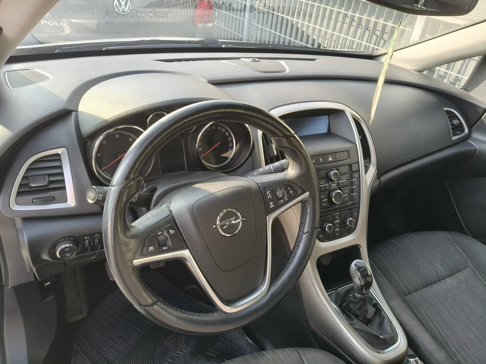Opel Astra (2011) 8