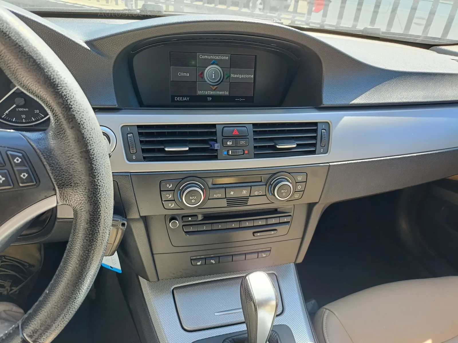 BMW 320d (2008) 10