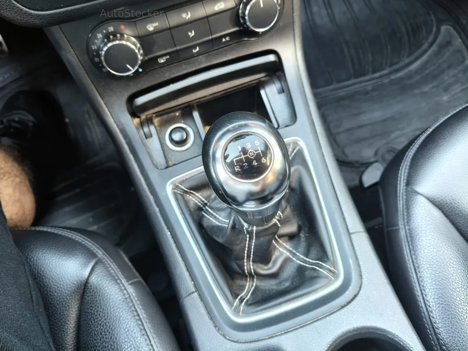 Mercedes-Benz B 180cdi (2012) 12