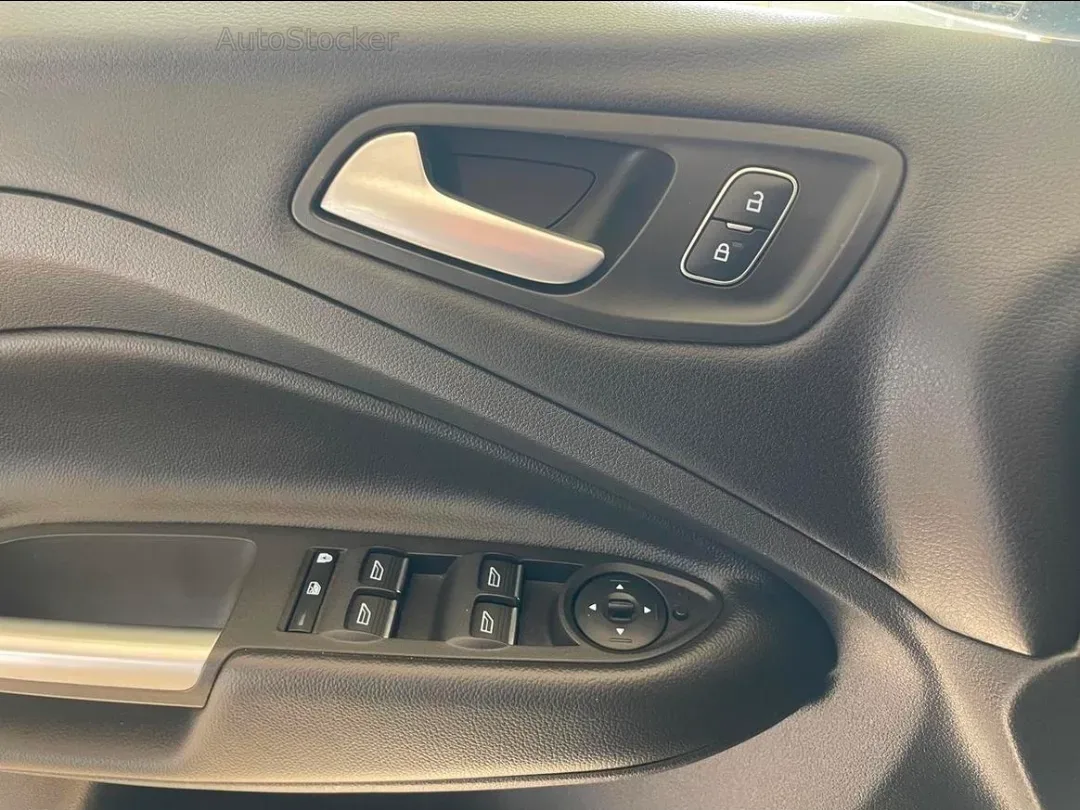 Ford Kuga (2018) 13