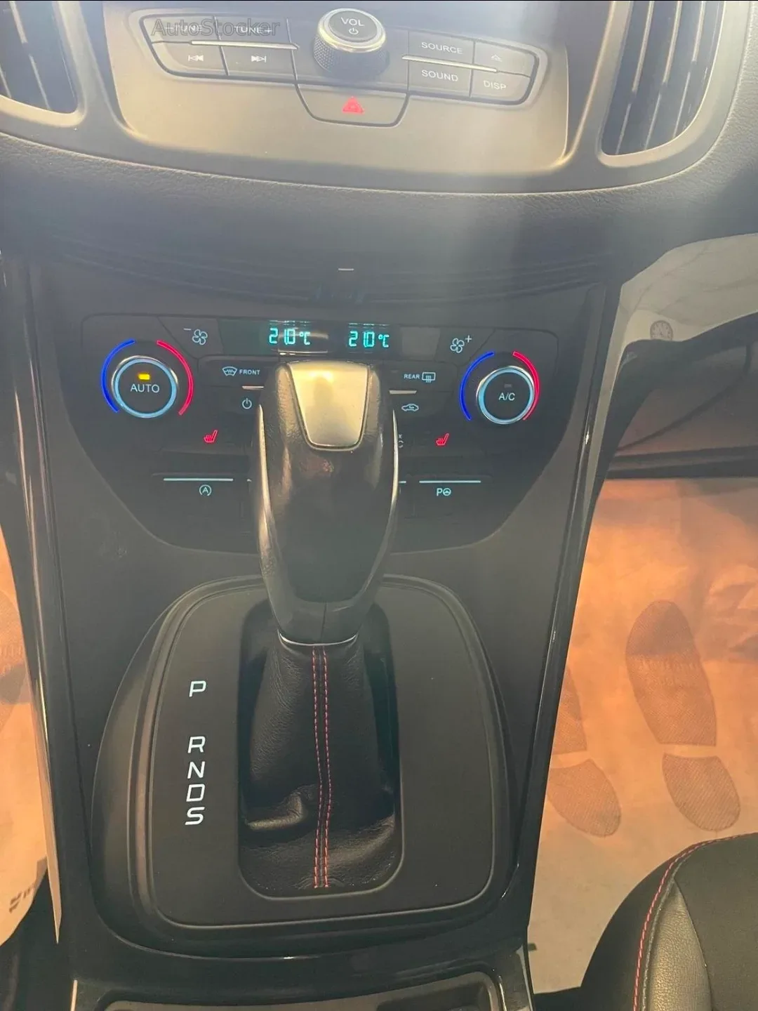 Ford Kuga (2018) 10