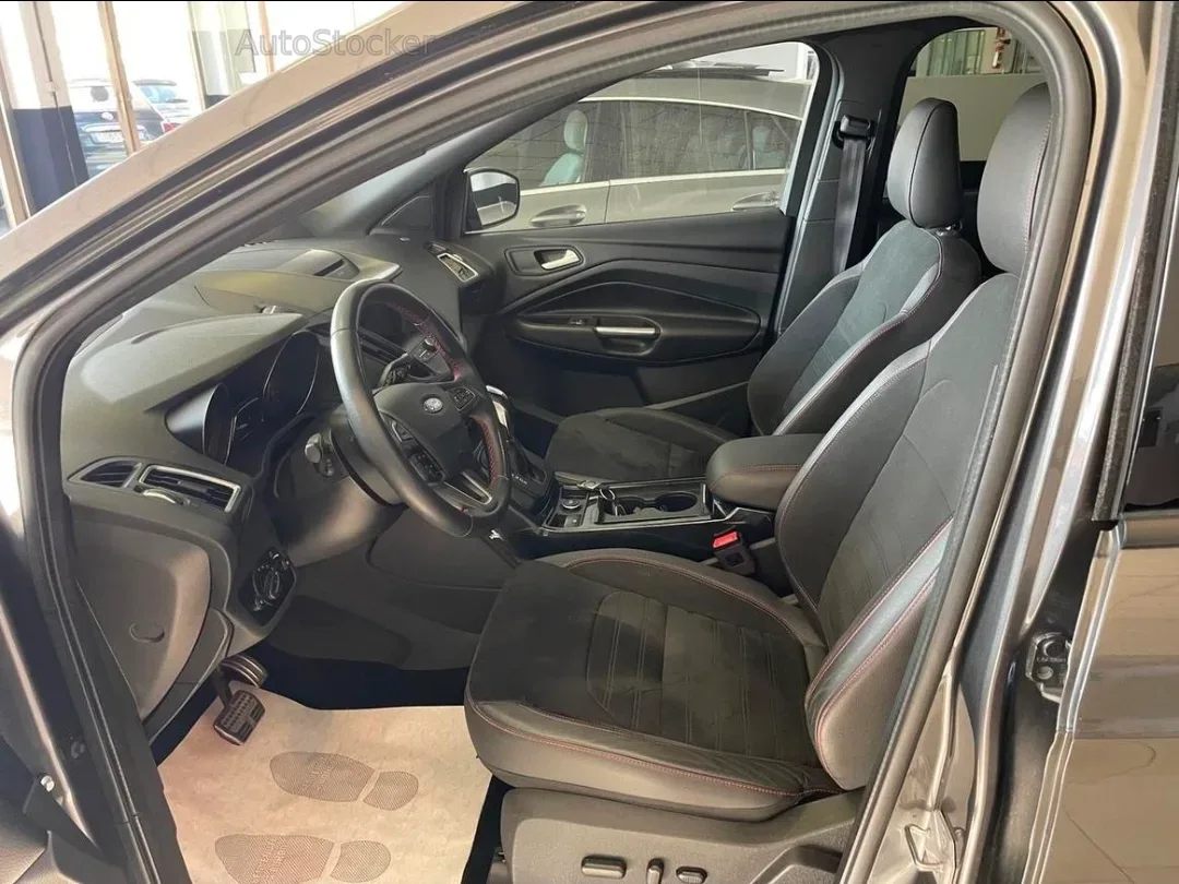 Ford Kuga (2018) 15