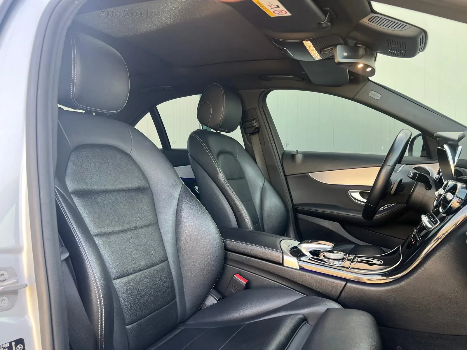 Mercedes-Benz C-Class (2019) 12