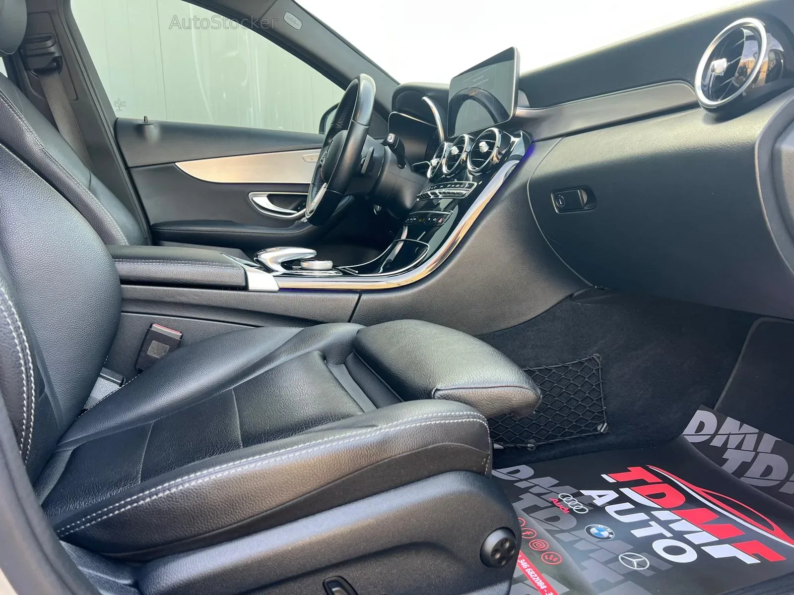 Mercedes-Benz C-Class (2019) 14