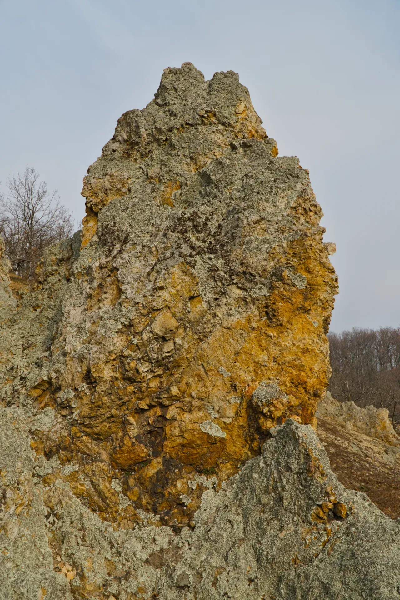 Fotografija "Orlovy stene" na Fruškoj Gori, Srbija, u stilu fine art.