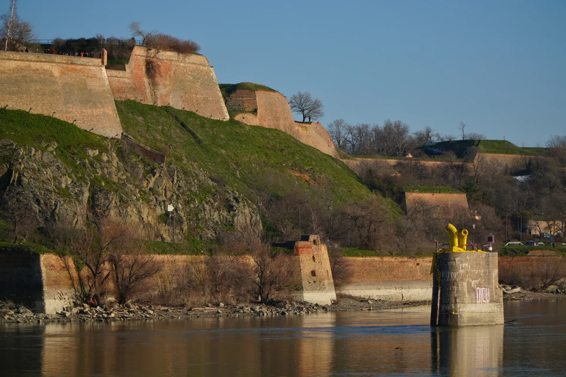 Vista della Fortezza di Petrovaradin e del fiume Danubio.