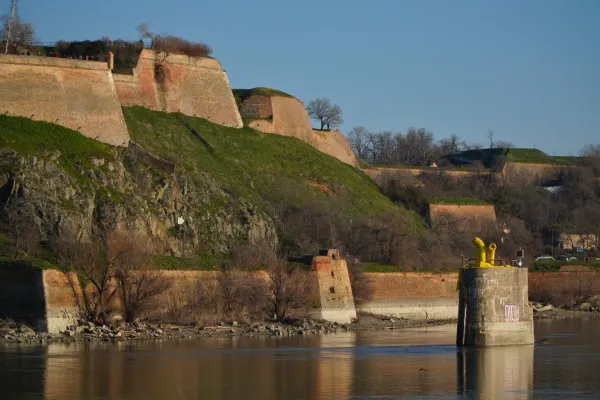 Вид на Петроварадинскую крепость и реку Дунай.