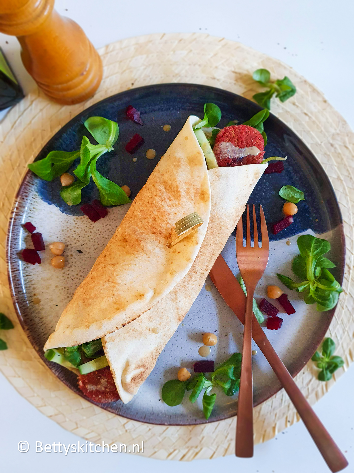 Wraps met rode bieten falafel