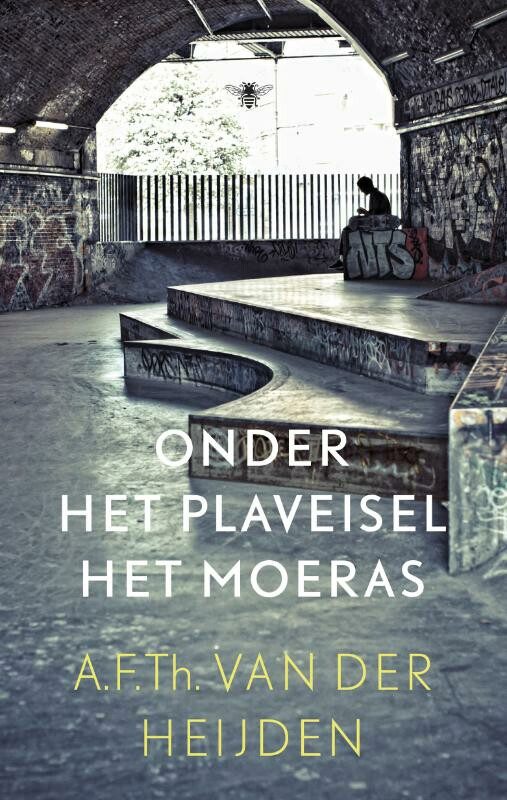 Omslag van Onder het plaveisel het moeras