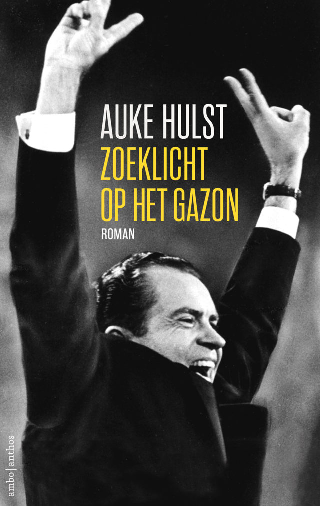 Omslag van Zoeklicht op het gazon