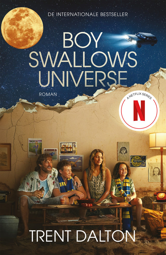 Omslag van Boy swallows universe