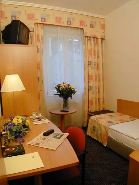 Photo 1