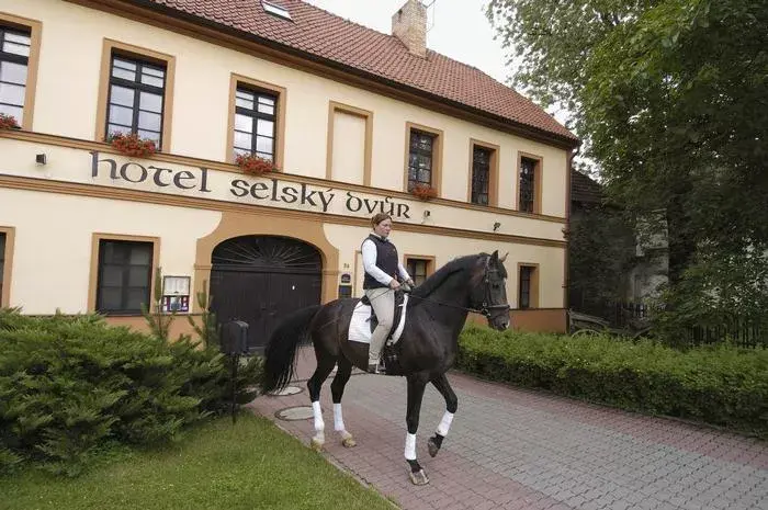 Hotel Selský Dvůr – Sivek Hotels, Praha Hostivař