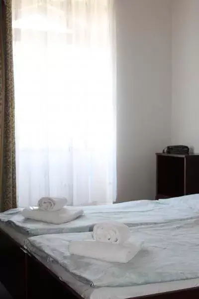 DOUBLE ROOM