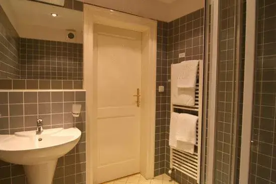 Photo 5 of Charles Bridge Residence