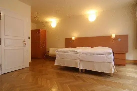 Photo 3 of Charles Bridge Residence