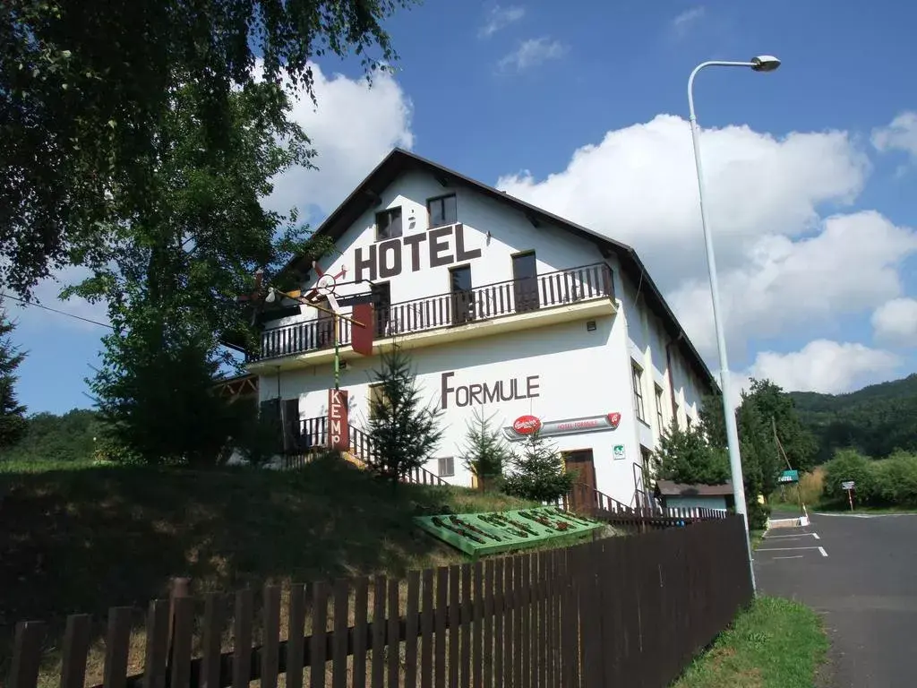 Hotel Formule, Děčín XXXIII-Nebočady