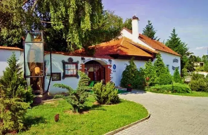 Photo 2 of Golden Golem hotel