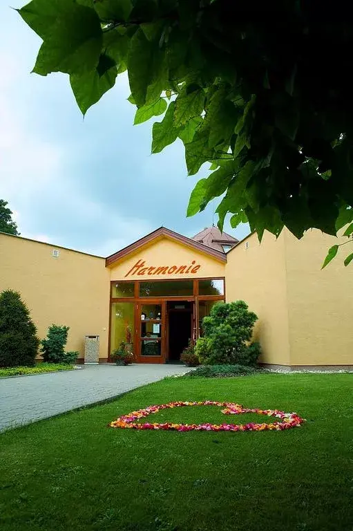Hotel Harmonie, Zastávka