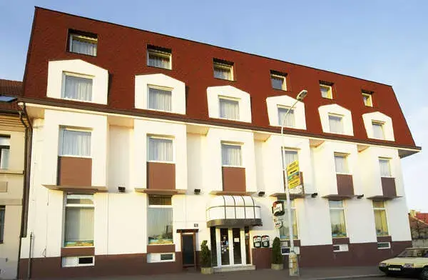 HOTEL HENRIETTA, Praha Kobylisy